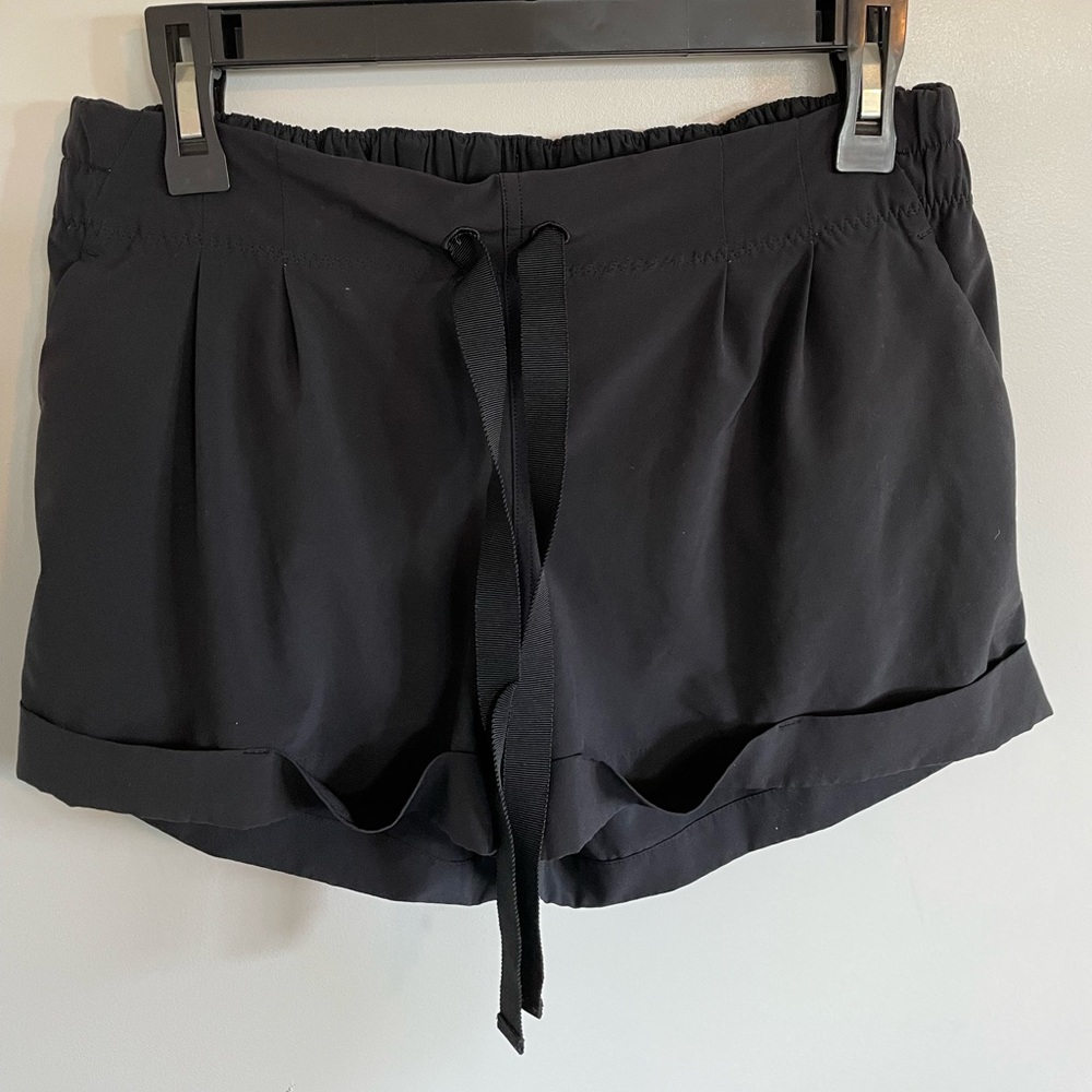 lululemon mid high rise tie shorts